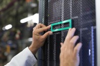 HPE 826690-B21, DL38X Gen10 Premium 8SFF HDD Bay, 1 Year